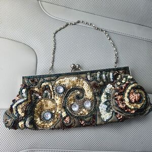 Vintage Kisslock Clutch With Silver Chain